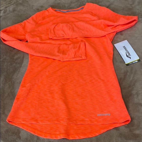 Saucony Tops - NWT - Saucony Swift running shirt - Size S